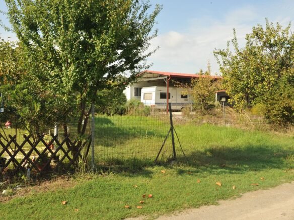 Παραθαλάσσιο αγροτεμάχιο σε όμορφη γειτονια-6