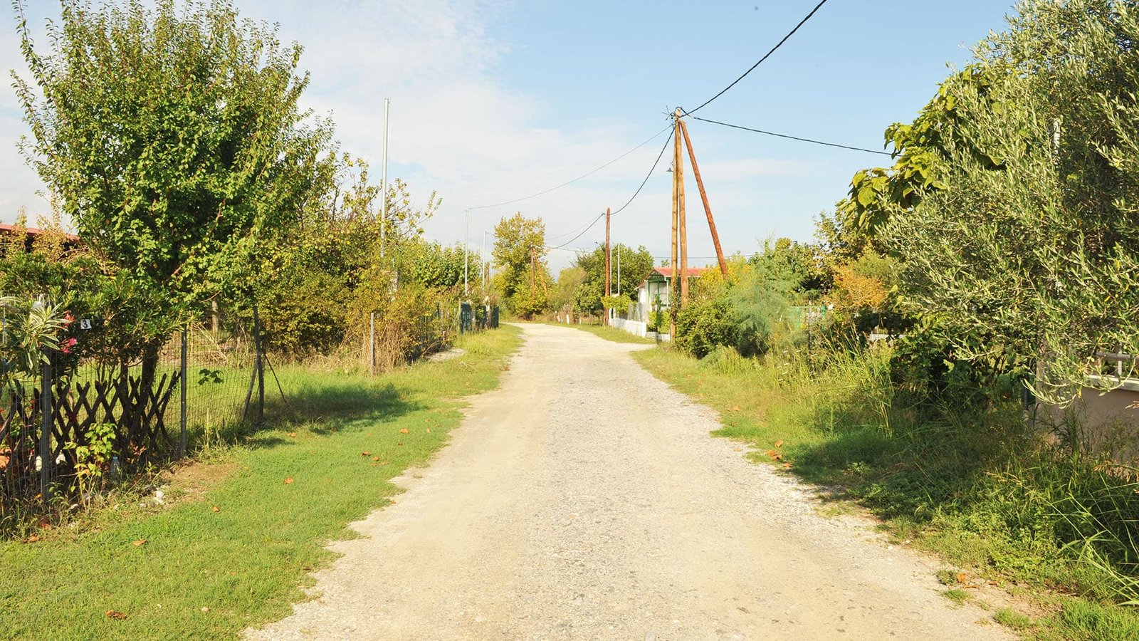 Παραθαλάσσιο αγροτεμάχιο σε όμορφη γειτονια-7