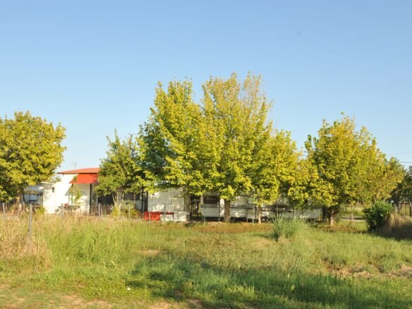 Παραθαλάσσια ιδιοκτησία με τέσσερα ακίνητα σε όμορφη θέση-3