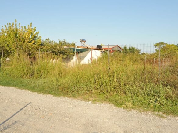 Παραθαλάσσιο αγροτεμάχιο σε καλή θέση και ωραία τοποθεσία-2