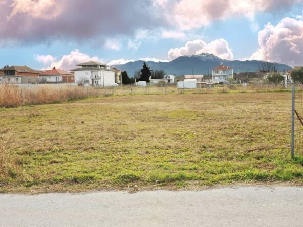 Αγροτεμάχιο με δόμηση στην Περίσταση Πιερίας θέα από πρόσοψη άσφαλτο με Ολύμπο