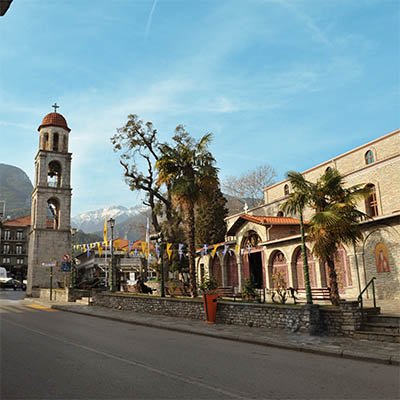 Λιτόχωρο θέα στον Ολυμπο και καμπαναριό με εκλησία