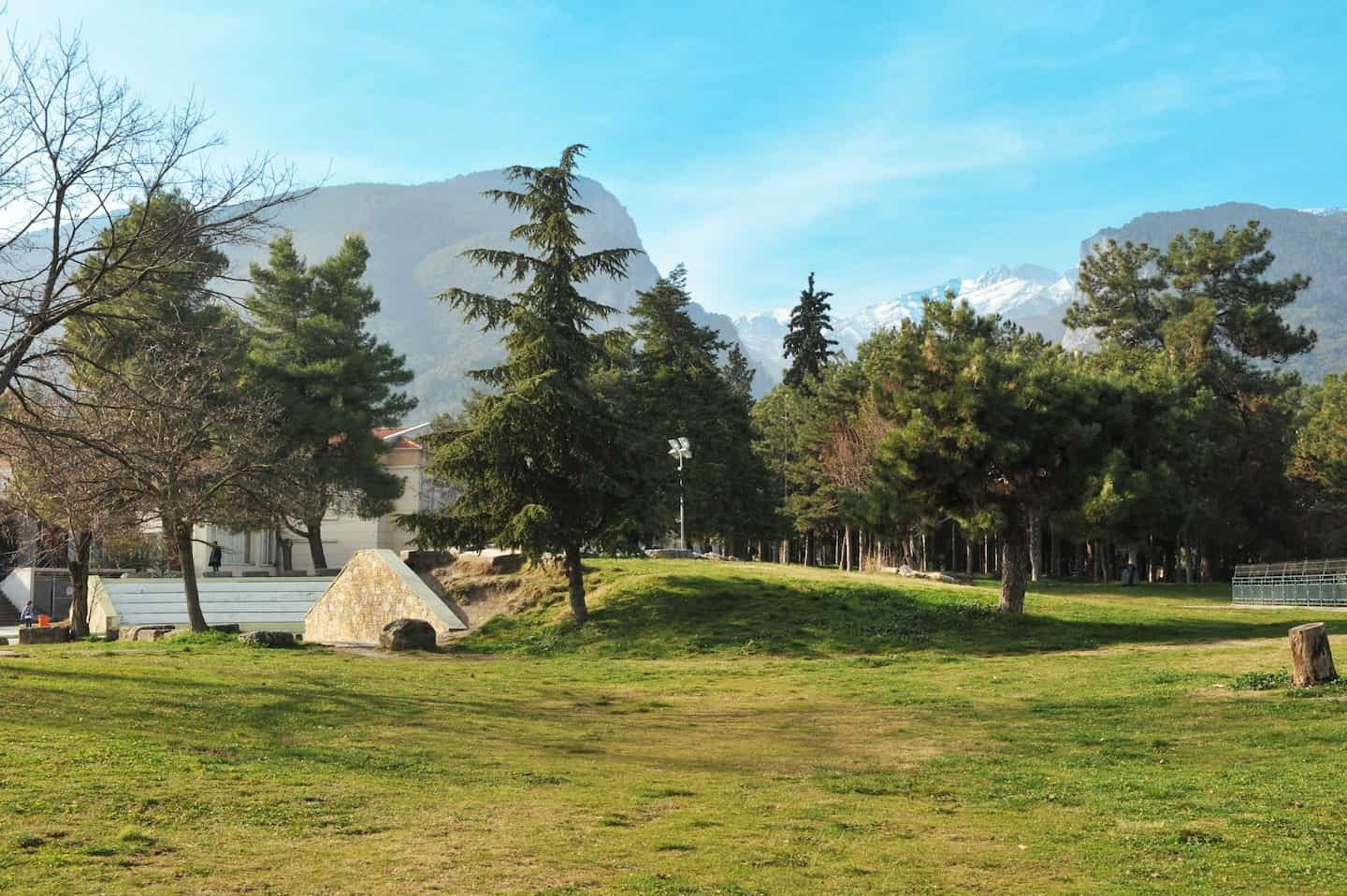 Λιτόχωρο Δημοτικό πάρκο με θέα στο αμφιθέατρο και τον Όλυμπο στο βάθος Προβατίδης Στάθης μεσιτικό παραθαλάσσια οικόπεδα αγροτεμάχια