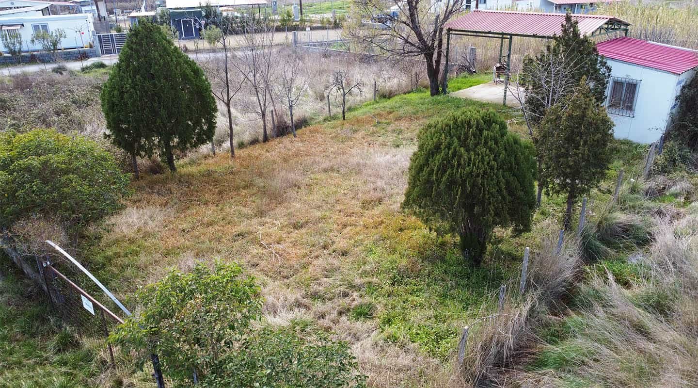 Καστρί Λουτρό Αγροτεμάχιο με πάνελ από πλάι με κιόσκι και σπίτι, γειτονιά και δέντρα-Προβατίδης μεσιτικά