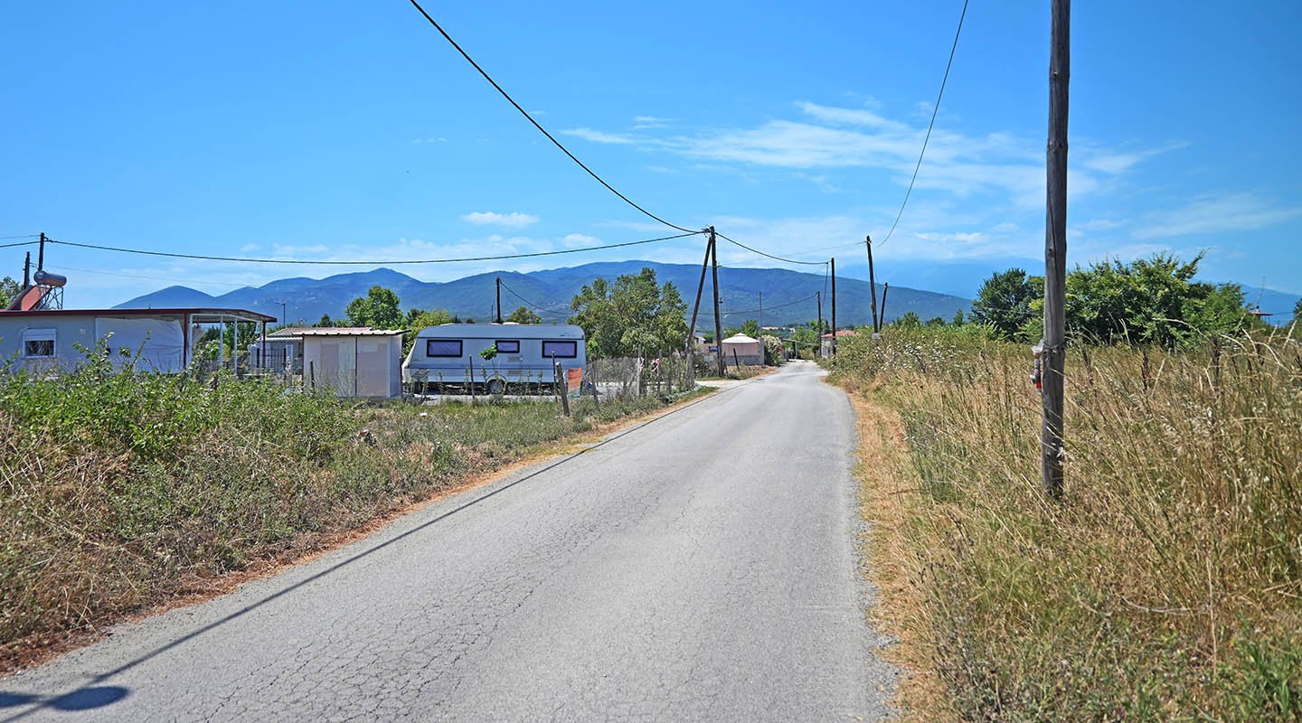 Προβατίδης μεσιτικά- θέα προς το δρόμο και Οδό Χρυσανθεμων προς το βουνό
