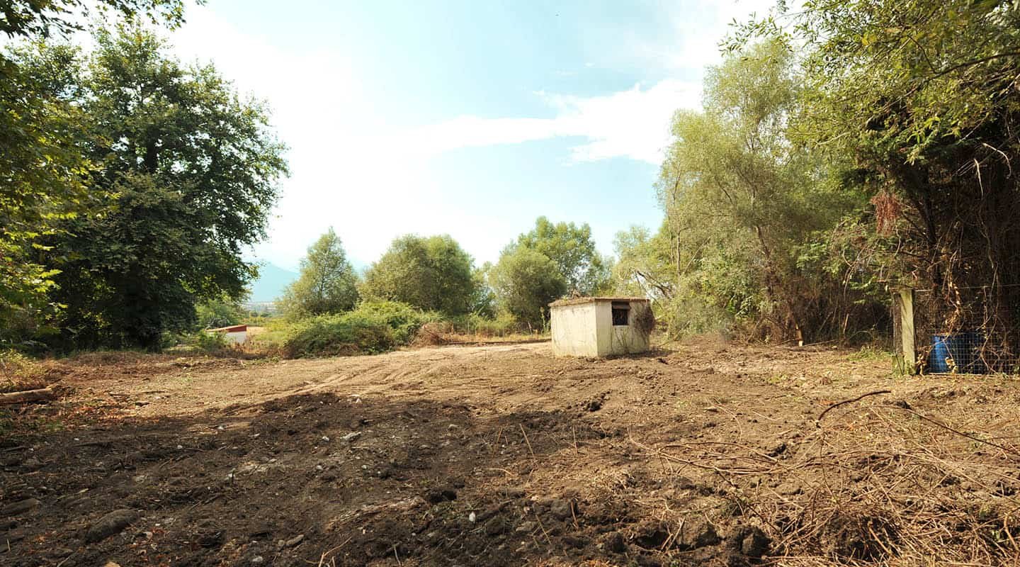 Προβατίδης μεσιτικά Πλακα Λιτοχώρου-Λεπτοκαρυά θέα του παραθαλάσσιου αγροτεμαχίου με το αντλιοστάσιο προς της βουνοκορυφές του Ολύμπου
