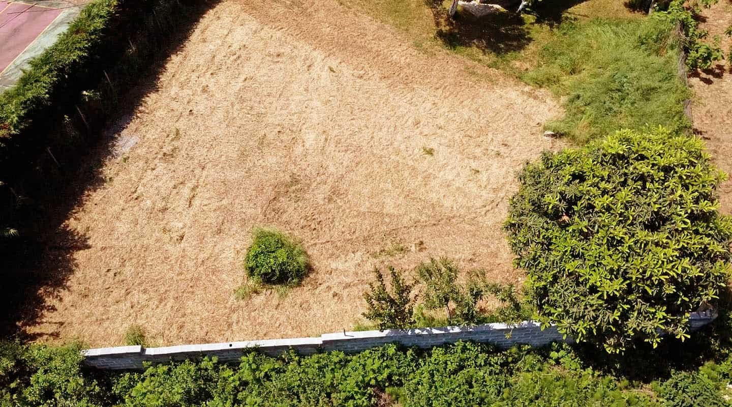 Προβατίδης μεσιτικά Πλάκα Λιτοχώρου αγροτεμάχιο από ψηλά με τούβλινο φράχτη από την κάτω του πλευρά