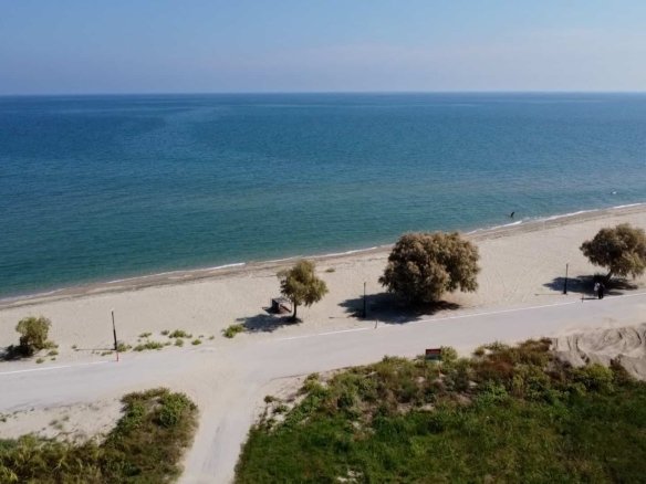 Προβατίδης μεσιτικά Νέα Μεσάγκαλα παραθελάσσιο αγροτεμάχιο με παραλιακό δρόμο