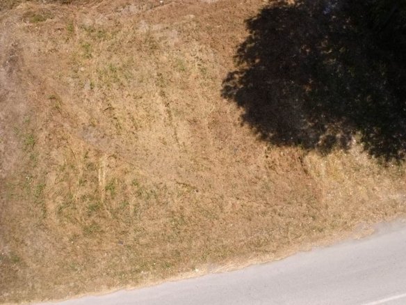 Provatidis μεσιτικά Καστρί Λουτρό πρόσοψη ακινήτου από ψιλά και στην ασφαλτο