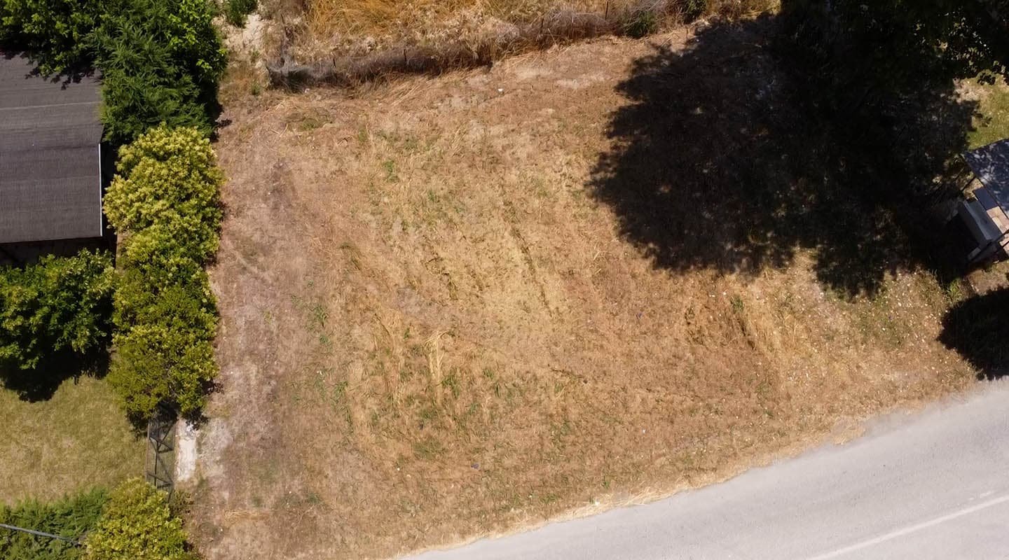 Provatidis μεσιτικά Καστρί Λουτρό πρόσοψη ακινήτου από ψιλά και στην γωνία