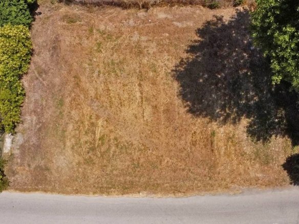 Provatidis μεσιτικά Καστρί Λουτρό πρόσοψη ακινήτου από ψιλά και στον δρόμο