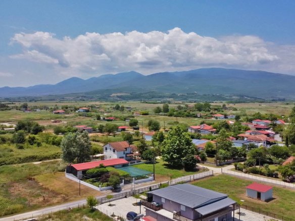 Provatidis μεσιτικά Καστρί Λουτρό θέα από ψιλά στης βουνοκορυφές Ολύμπου
