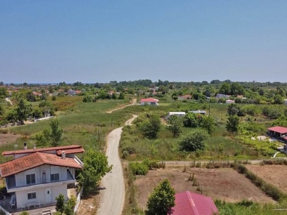 Provatidis real estate Καστρι Λουτρό θέα από αργοτεμάχιο προς τους δρόμους