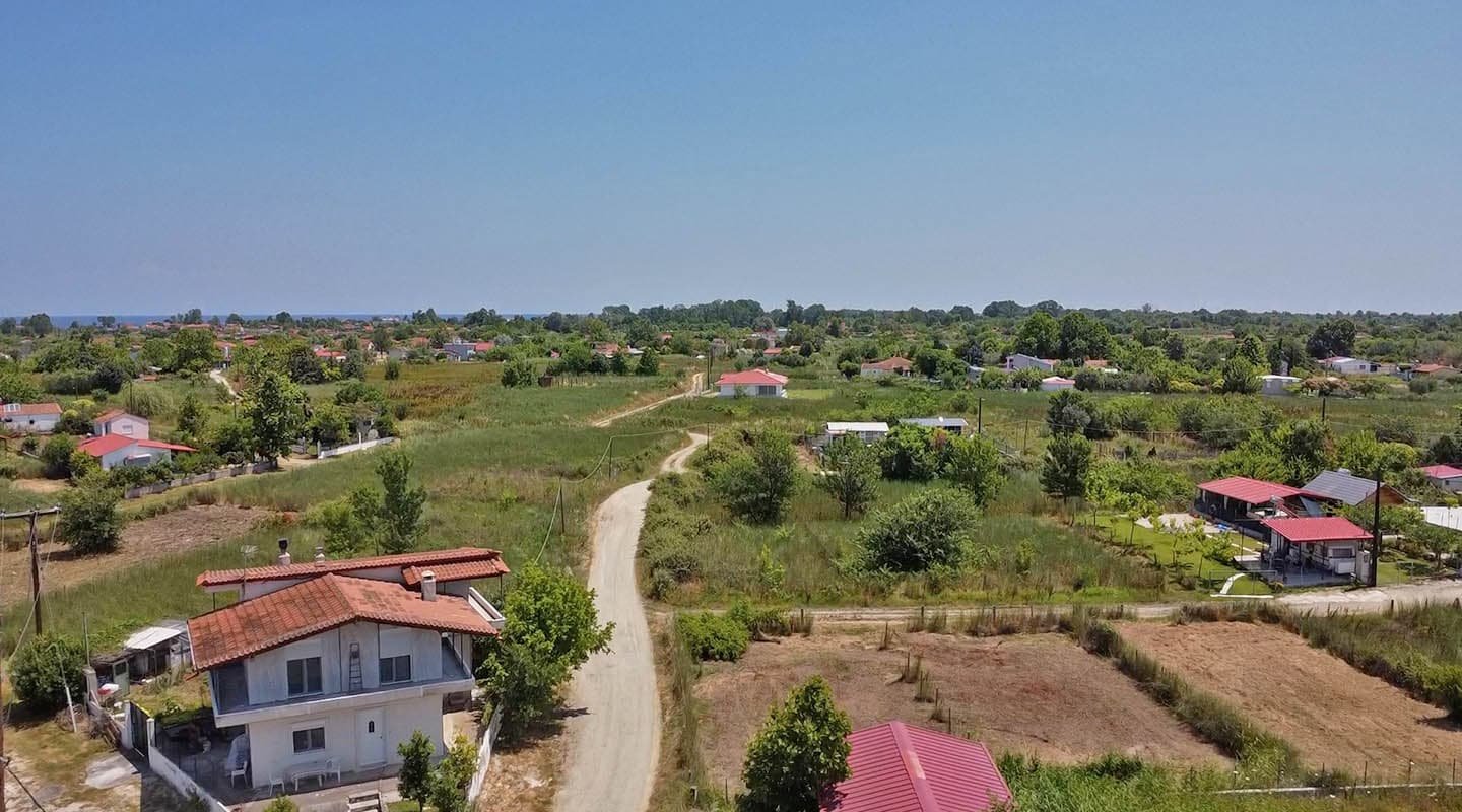 Provatidis real estate Καστρι Λουτρό θέα από αργοτεμάχιο προς τους δρόμους