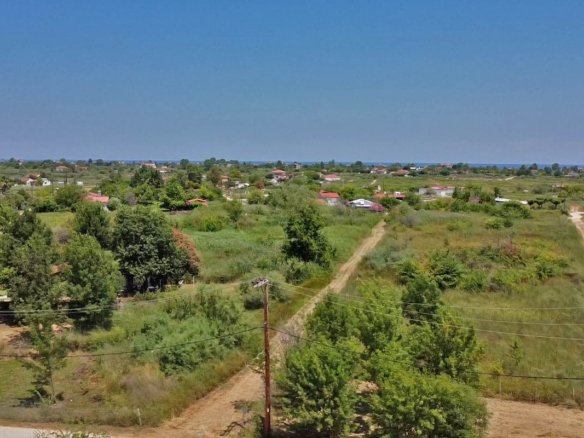 Provatidis real estate Καστρι Λουτρό θέα από αργοτεμάχιο προς το εξωτερικό περίμετρο και δρόμους