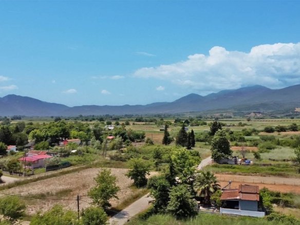 Provatidis real estate Καστρι Λουτρό θέα από αργοτεμάχιο προς το εξωτερικό περίμετρο και βουνοκορυφές Ολύμπου και Κίσαβου