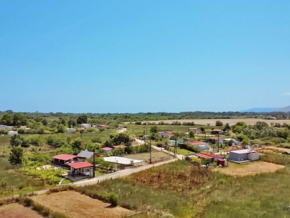 Provatidis real estate Καστρι Λουτρό θέα από αργοτεμάχιο προς το εξωτερικό περίμετρο και βουνοκορυφές Κίσαβου και Ολύμπου