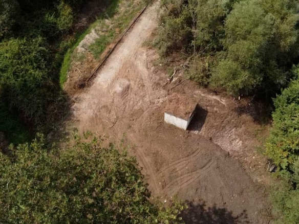 Προβατίδις μεσιτικά Πώληση παραθαλάσσιον, οικοπέδον και αγροτεμαχίων-Πλάκα Λιτοχώρου-Λεπτοκαρυα-εικόνα από πολύ ψιλά στο αντλιοστάσιο και δέντρα γύρο και δρόμο