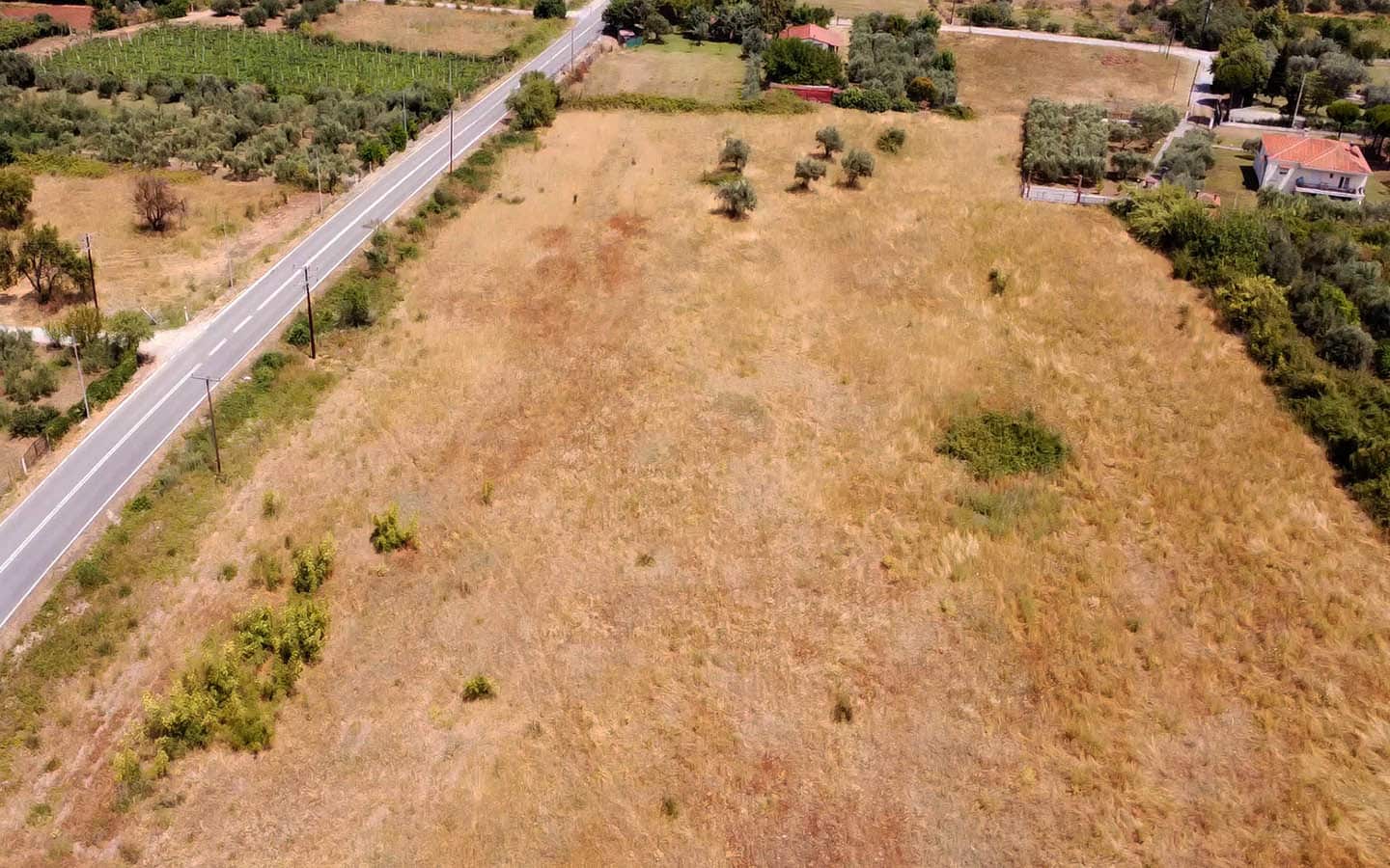Προβατίδης μεσιτικά παραθαλάσσια οικόπεδα αγροτεμάχια-Οδός Κουτρουμπα και θέα από ψιλά προς ακίνητο και διαγώνεια