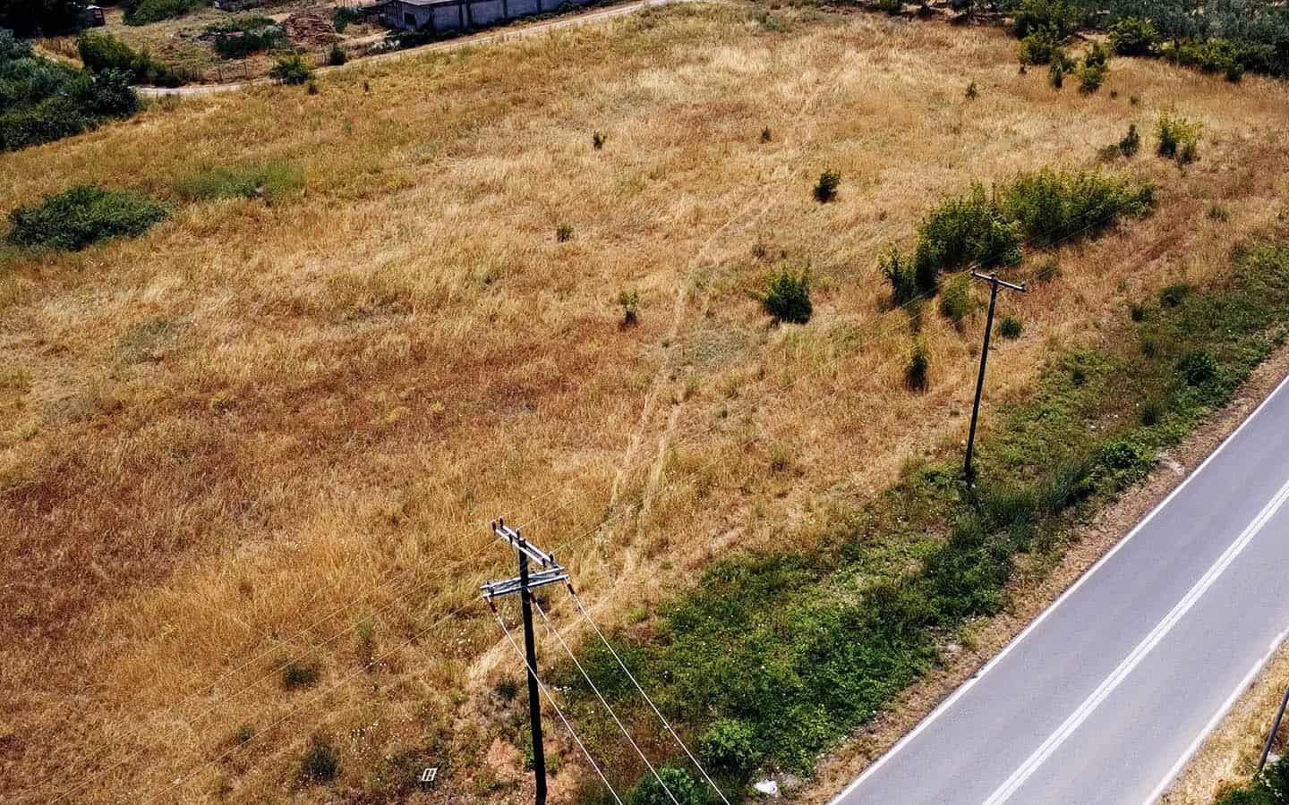 Προβατίδης μεσιτικά παραθαλάσσια οικόπεδα αγροτεμάχια-Οδός Κουτρουμπα και θέα από ψιλά προς ακίνητο και υπέροχη θάλασσα στο βάθος