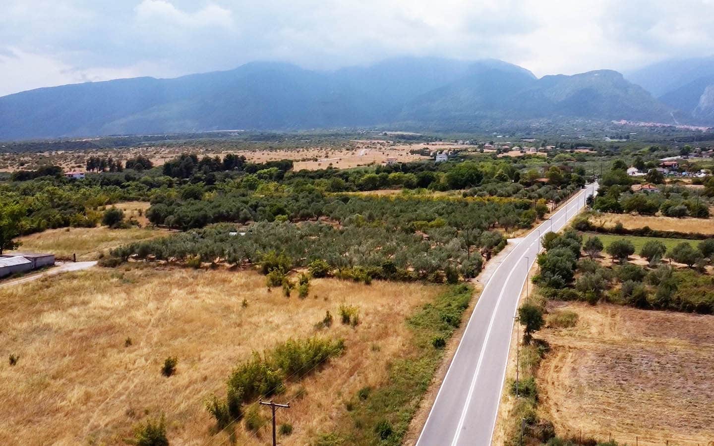 Προβατίδης μεσιτικά παραθαλάσσια οικόπεδα αγροτεμάχια-Οδός Κουτρουμπα και θέα από ψιλά προς ακίνητο με θέα τον ελαίωνα και Όλυμπο