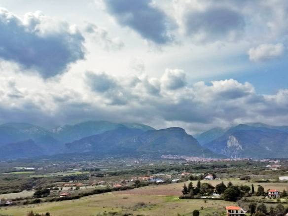 Προβατίδης μεσιτικά παραθαλάσσια οικόπεδα αγροτεμάχια Νέα Μεσάγκαλα Καστρί Λουτρό Λιτόχωρο-13.7 στρέμματα στο Λιτόχωρο από ψιλά με ελαιώνες και κατοικίες στο βάθος 'Ολυμπος