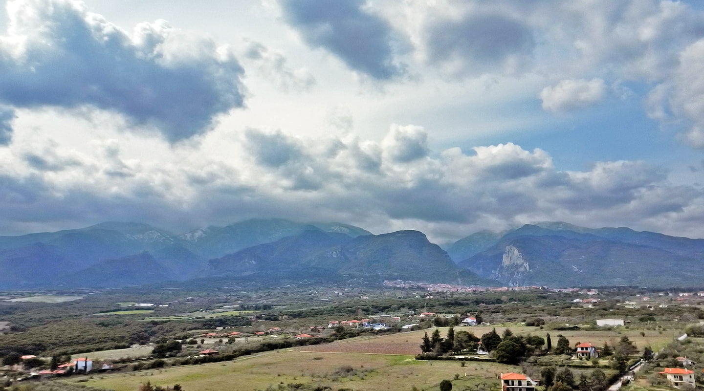 Προβατίδης μεσιτικά παραθαλάσσια οικόπεδα αγροτεμάχια Νέα Μεσάγκαλα Καστρί Λουτρό Λιτόχωρο-13.7 στρέμματα στο Λιτόχωρο από ψιλά με ελαιώνες και κατοικίες στο βάθος 'Ολυμπος