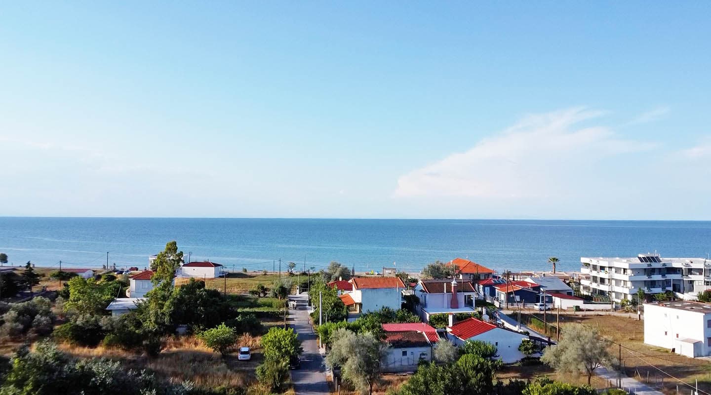 Προβατίδης μεσιτικά παραθαλάσσια ακίνητα,οικόπεδα, αγροτεμάχια, στην Μεσάγκαλα, Καστρί λουτρό, Πλάκα Λιτοχώρου, Σκοτίνα, Λεπτικαρυά και πώληση τροχοβιλών-υπέροχη σμαραγδένια θάλασσα με παραλία κοντα στο αγροτεμάχιο-οικόπεδο ευκαιρία με φαρδιές αμμουδιές, θέα στο ξενοδοχείοmGolden Sun